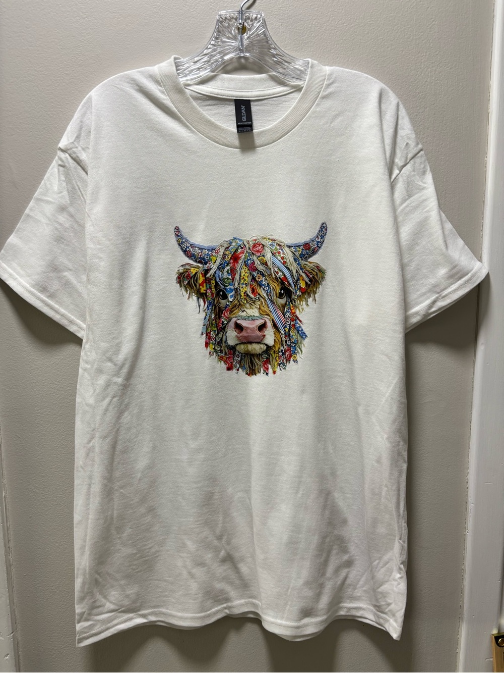 Woman’s DTF Graphic Tee Size Large Colorful Highland Cow New W/O Tags
